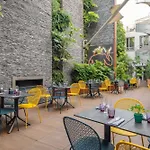 Renaissance Republique & Hotel 5*