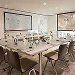 Renaissance Republique & Hotel 5*
