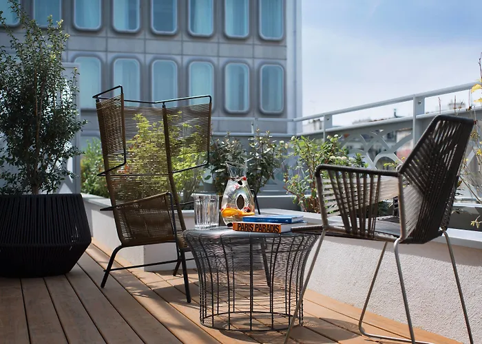 Hotel Renaissance Republique &