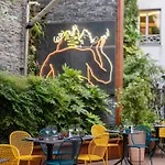 Renaissance Republique & 5*