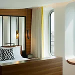 Renaissance Republique & 5*