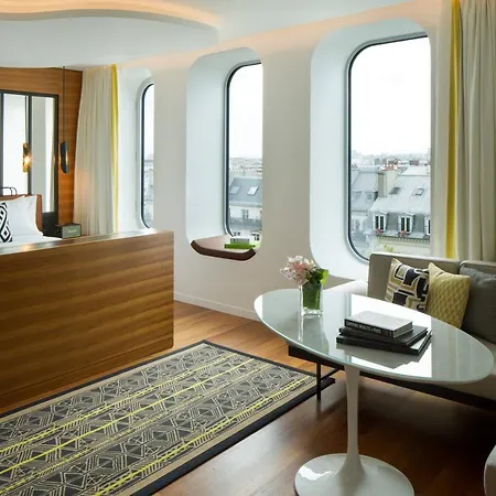 Renaissance Republique & Paryż