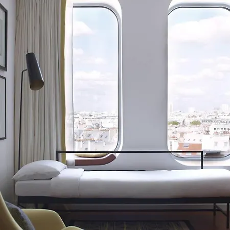 Renaissance Republique & Hotel 5*