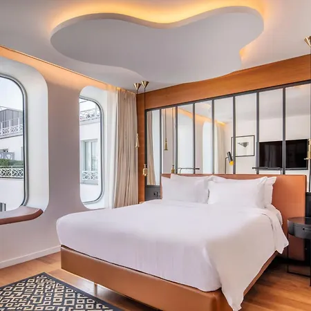 Renaissance Republique & Hotel 5*