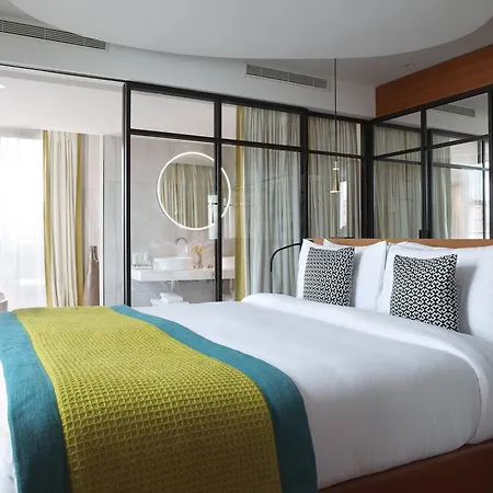 Renaissance Republique & 5*