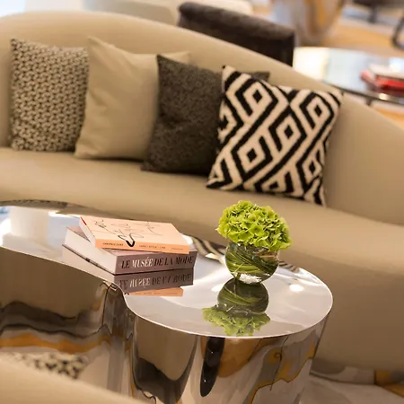 Renaissance Republique & 5*