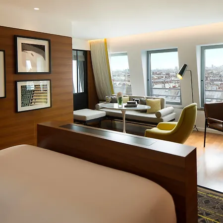 מלון Renaissance Republique & 5*