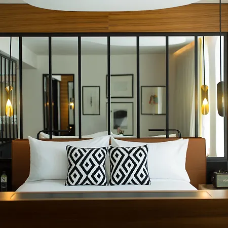 Renaissance Republique & Hotel 5*