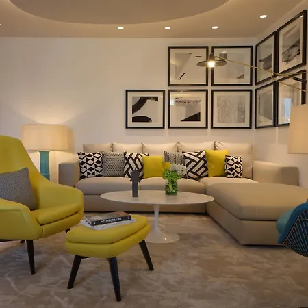 Renaissance Republique & Hotel 5*