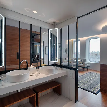 Renaissance Republique & Hotel Paryż