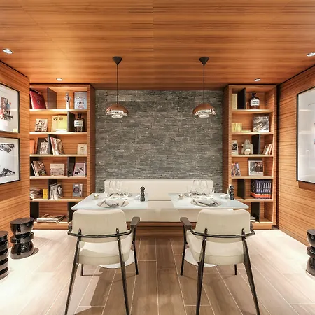 Hotel Renaissance Republique & Paryż