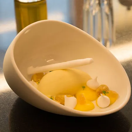 Renaissance Republique & Hotel 5*