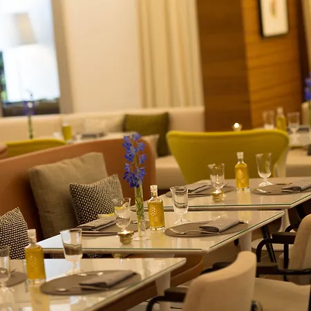 Renaissance Republique & 5* Париж