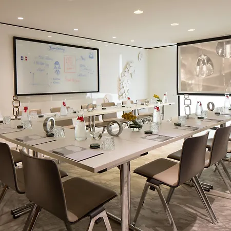 Renaissance Republique & Hotel 5*