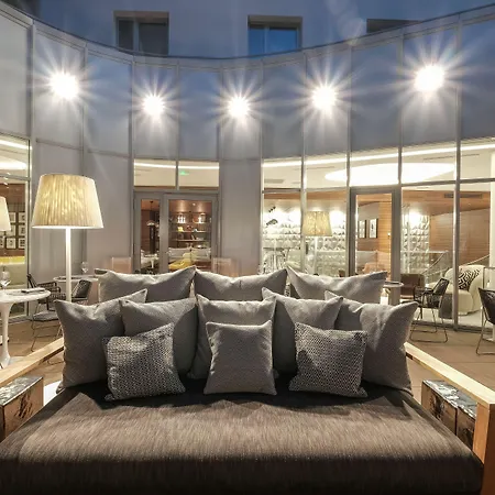 Renaissance Republique & Paryż