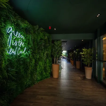 Hotel Renaissance Republique & Paryż