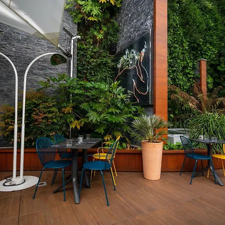 Renaissance Republique & Hotel 5*