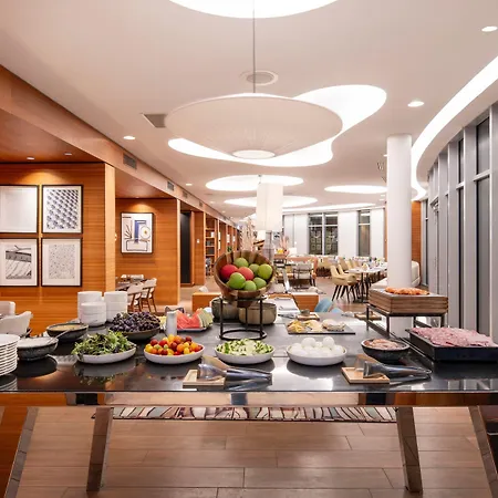 Renaissance Republique & Hotel 5*