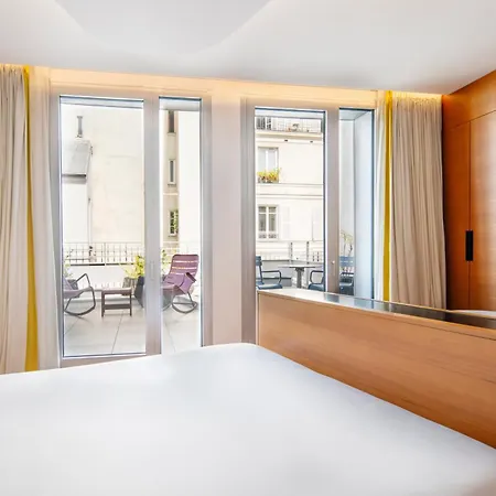 Renaissance Republique & 5*