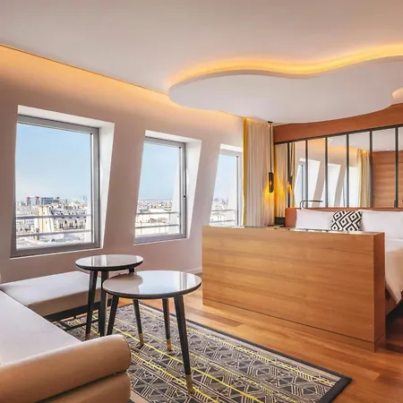 Renaissance Republique & Hotel 5*