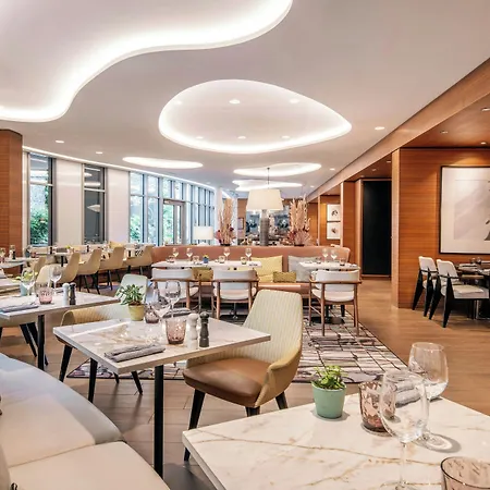 Hotel Renaissance Republique & 5*