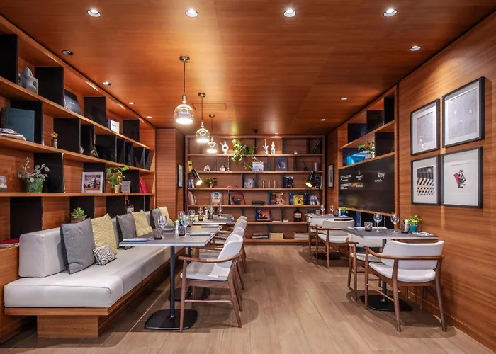 فندق Renaissance Republique & 5*