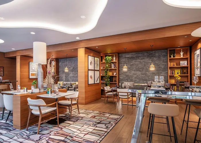 Renaissance Republique & 5* Париж