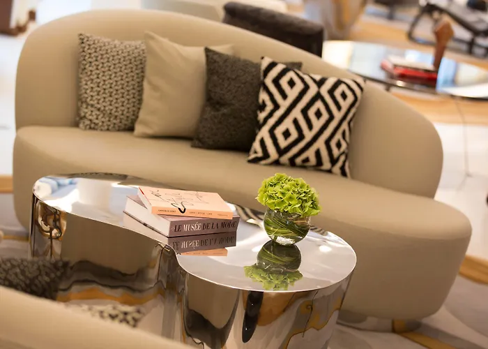 Renaissance Republique & 5*