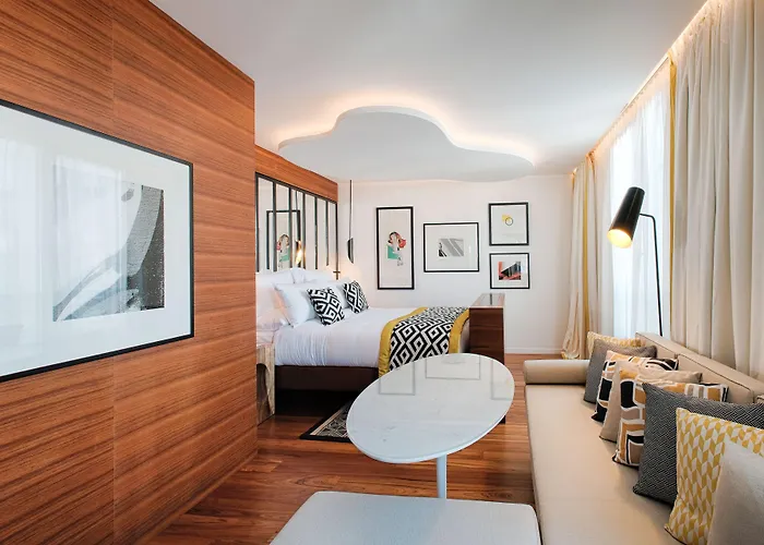 Отель Renaissance Republique &