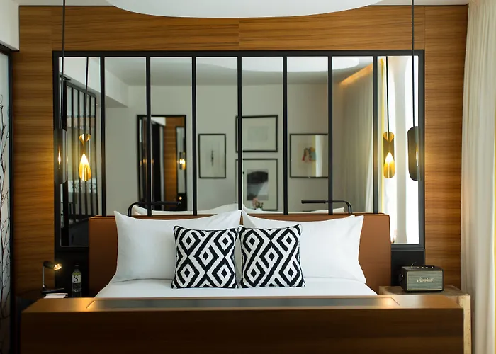 Renaissance Republique & Отель 5*