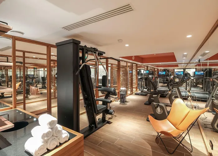 Renaissance Republique & Hotel 5*