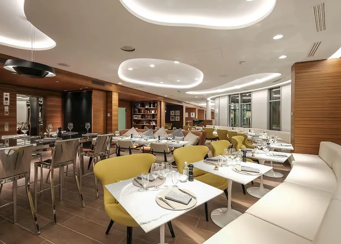 Renaissance Republique & باريس