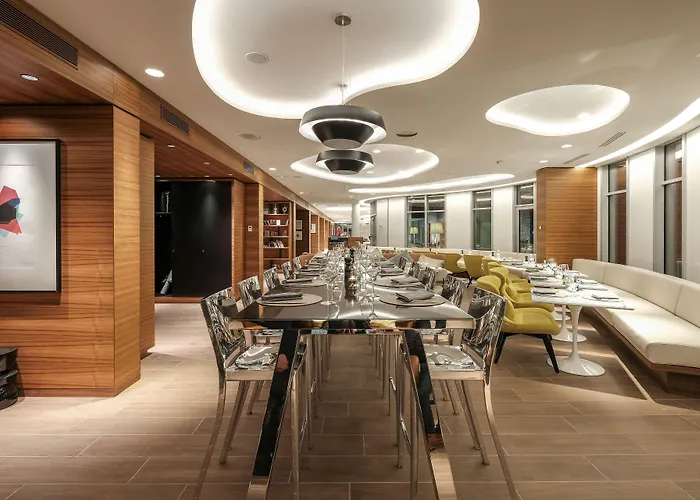 Renaissance Republique & 5* Paris