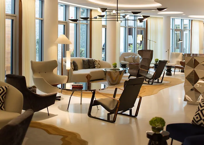 Renaissance Republique & 5*