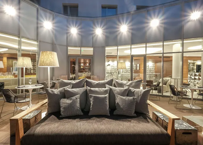 Renaissance Republique & باريس