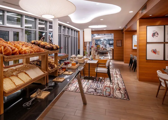 Renaissance Republique & 5* Paris