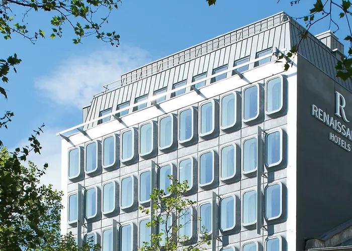 فندق Renaissance Republique & 5*