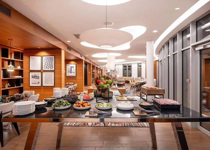 Renaissance Republique & فندق 5*