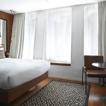 Hotel Renaissance Republique & Parigi