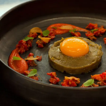 Renaissance Republique & מלון