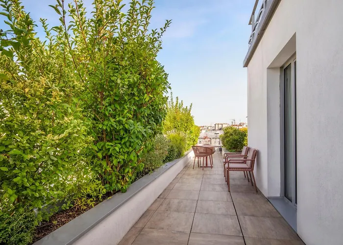 Renaissance Republique & 5*