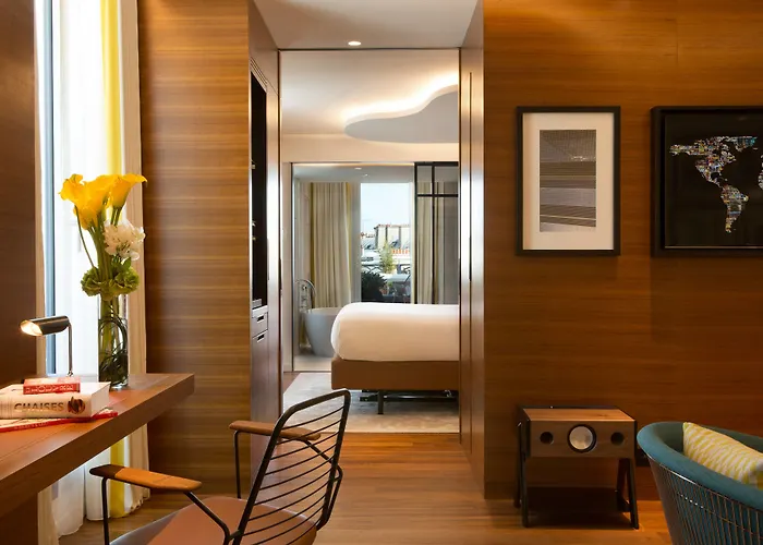 Renaissance Republique & 5* Париж